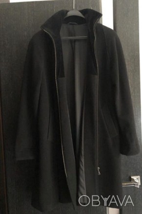 Продаю демисезонное пальто-клёш чёрного цвета, на молнии, манжеты отворачиваются. . фото 1