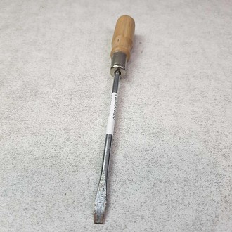 Отвертка плоская (15-20 см), с изотяционной ручкой не пропускающей электрический. . фото 3