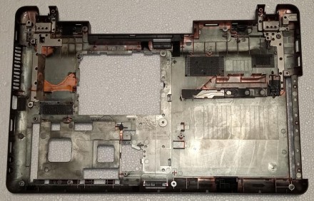 Нижня частина корпуса (поддон) з ноутбука LENOVO Ideapad U550 60.4EC11.003

Вс. . фото 2