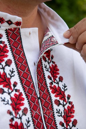 
Традиційна чоловіча біла вишиванка з червоним візерунком — національна українсь. . фото 6