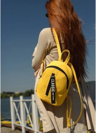 Жіночий стильний міський, маленький жовтий рюкзак для прогулянок: цікавий дизайн. . фото 2