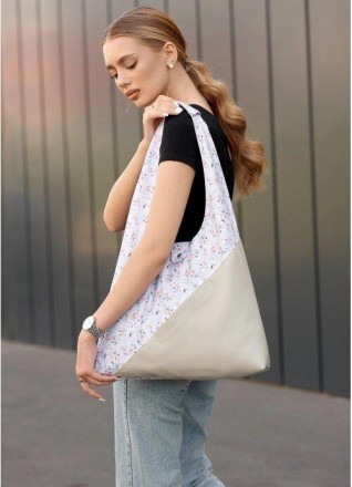 Жіноча велика стильна світла сумка на плече, сумка хобо
Виготовлена з комбінації. . фото 2