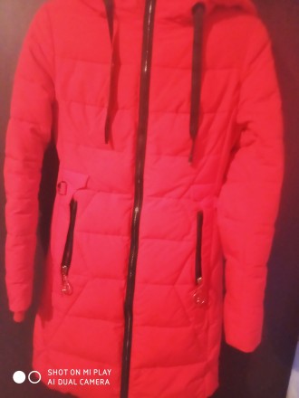 Продам жіночі зимову куртку,в ідеальному стані, червоного кольору,дуже практична. . фото 2