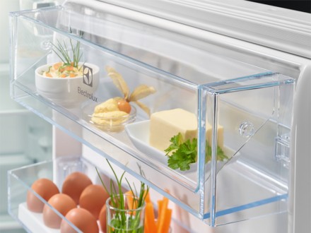 Холодильник-морозильник 600 TwinTech сохраняет сочность продуктов на 60% лучше х. . фото 9