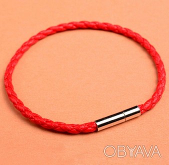 
Шкіряний браслет червоного кольору із застібкою - це зручна та практична прикра. . фото 1