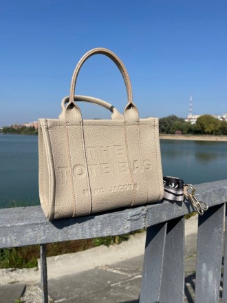 
 Marc Jacobs TO THE BAG
 Розмір: 26 х 20 х 14 см
 Матеріал: Еко Шкіра
- Сумка в. . фото 2