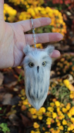 Совенок брелочек валяна іграшка з шерсті. Це полярна сова, але з ушками і вони д. . фото 10