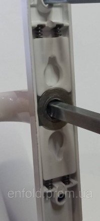 Дверная ручка PINAR с пружиной, 28/85 мм. внутри - белый цвет, снаружи - коричне. . фото 6