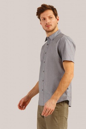 Лёгкая рубашка с короткими рукавами – обязательный элемент мужского летнег. . фото 5