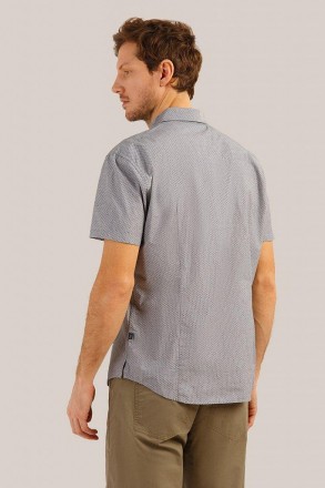 Лёгкая рубашка с короткими рукавами – обязательный элемент мужского летнег. . фото 3
