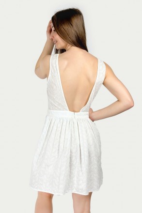 Короткое летнее платье с открытой спиной от испанского бренда Zara. Модель с отр. . фото 6