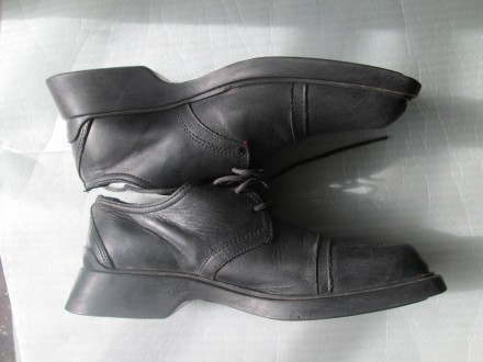 Туфлі чоловічі ROCKGROUND (всесезон), чорні, розм. 42-43

Туфлі чоловічі ROCKG. . фото 4
