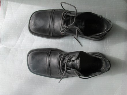 Туфлі чоловічі ROCKGROUND (всесезон), чорні, розм. 42-43

Туфлі чоловічі ROCKG. . фото 2