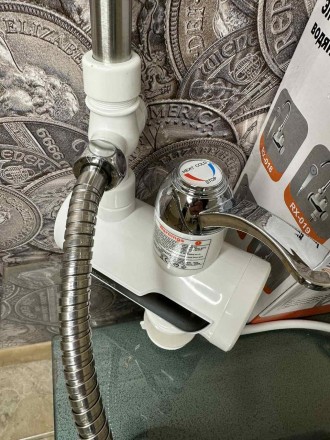 Проточный водонагреватель электрический с душем и нижним подключением
Проточный . . фото 7