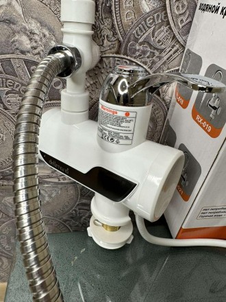 Проточный водонагреватель электрический с душем и нижним подключением
Проточный . . фото 5