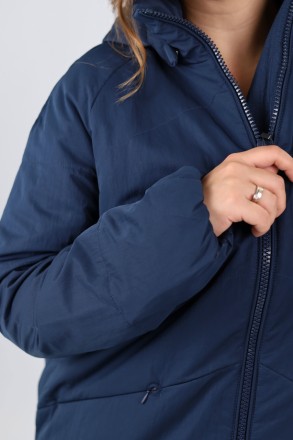 Утепленная женская куртка из прочного нейлона с водоотталкивающими пропитками. З. . фото 6