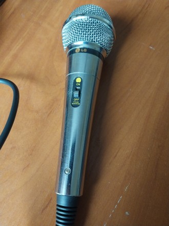 Продаётся Микрофон LG Dynamic Micrphone IMP 600Ὠ
Длина шнура – 5 метров. Длина . . фото 3