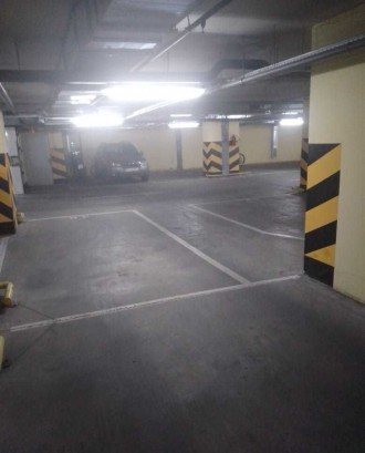 Подземный паркинг 1 и 2 ярус. Двух ярусный паркинг.

1.	Пр-т Влади́мира Ивасюк. Оболонь. фото 8