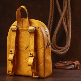 Яскравий жовтий шкіряний рюкзак міський у лаконічному, акуратному дизайні.
Гідна. . фото 3