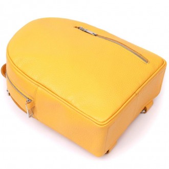 Яскравий жовтий шкіряний рюкзак міський у лаконічному, акуратному дизайні.
Гідна. . фото 9