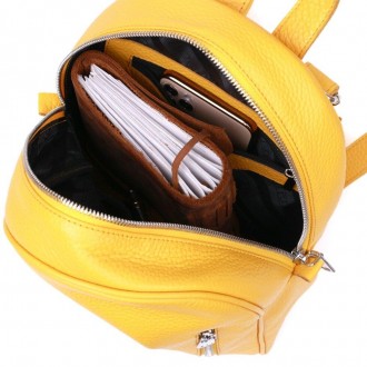Яскравий жовтий шкіряний рюкзак міський у лаконічному, акуратному дизайні.
Гідна. . фото 6