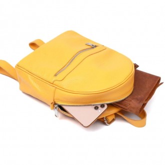 Яскравий жовтий шкіряний рюкзак класичний міський в акуратному дизайні.
Гідна як. . фото 5