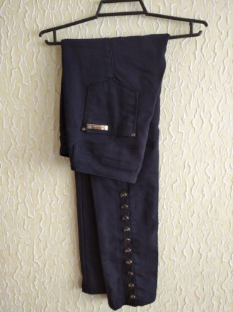 Женские плотные темно- синие штаны с кнопками сзади по низу штанов , р.28, Elisa. . фото 2