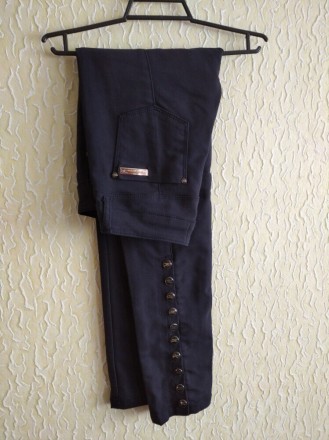 Женские плотные темно- синие штаны с кнопками сзади по низу штанов , р.28, Elisa. . фото 9