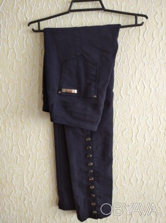 Женские плотные темно- синие штаны с кнопками сзади по низу штанов , р.28, Elisa. . фото 1