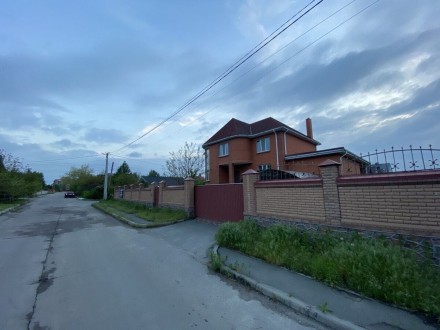 Дом кирпичный 330м.кв.Участок 17сот. С.Гатное. Гатне. фото 1 Дом кирпичный 330м.кв.Участок 17сот. С.Гатное. Гатне. фото 1
