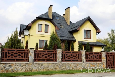 Продам дом в котеджном городке на берегу реки.