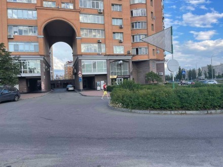 Продажа фасадного нежилого помещения. Киев. фото 1 Продажа фасадного нежилого помещения. Киев. фото 1