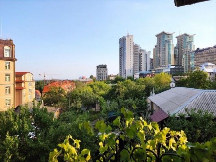 Печерск, продам дом с видом на Ботанический сад.. Київ. фото 1 Печерск, продам дом с видом на Ботанический сад.. Київ. фото 1