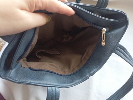 Красивая женская вместительная сумка с 2 длинными ручками, удобно носить в руках. . фото 10