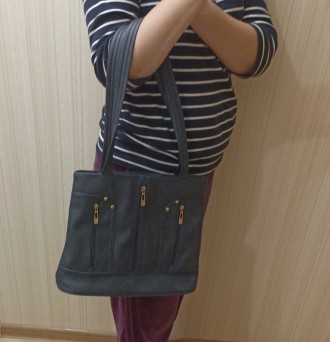 Красивая женская вместительная сумка с 2 длинными ручками, удобно носить в руках. . фото 5