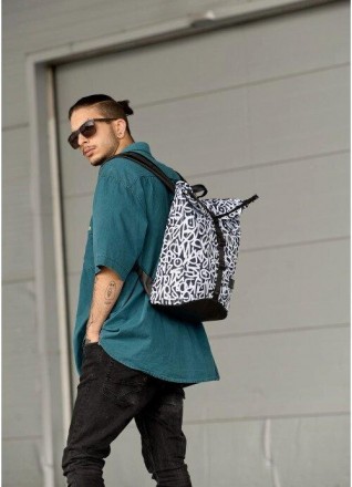Чоловічий стильний рюкзак для ноутбука тканинний з чорно-білим принтом.
Аксесуар. . фото 2