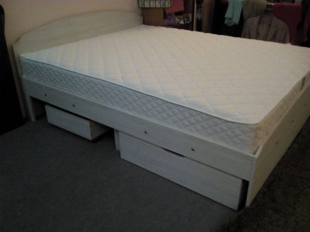 Ліжко зроблене з дерева, ДСП, МДФ. Під ліжком висувні шухлядки.. . фото 4