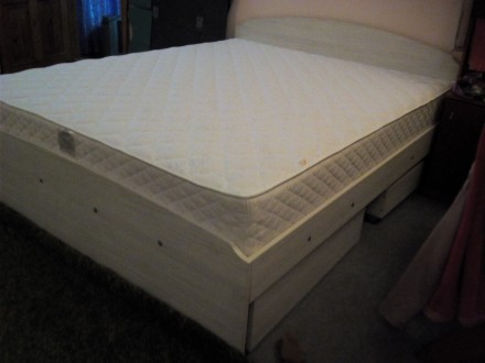 Ліжко зроблене з дерева, ДСП, МДФ. Під ліжком висувні шухлядки.. . фото 3