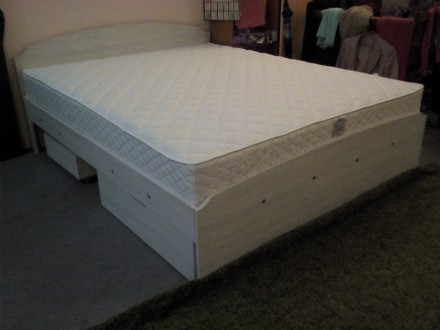 Ліжко зроблене з дерева, ДСП, МДФ. Під ліжком висувні шухлядки.. . фото 5