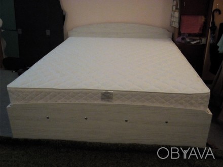 Ліжко зроблене з дерева, ДСП, МДФ. Під ліжком висувні шухлядки.. . фото 1