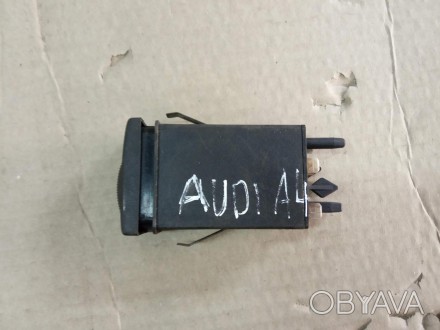 Кнопка нагрівання заднього скла Audi A4 (B5). . фото 1
