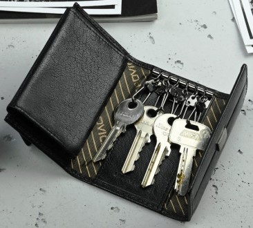 Кожаная ключница Rovicky черный CPR-044-BAR
Описание:
	Изделие выполнено из мягк. . фото 7