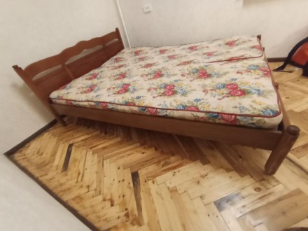 Продается полноформатная двухместная кровать из натурального дерева в хорошем со. . фото 8