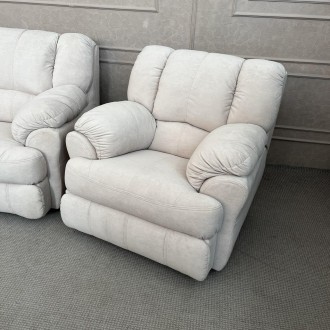 Комплект новый
В комплект входит трехместный раскладной диван и 2 кресла реклайн. . фото 11