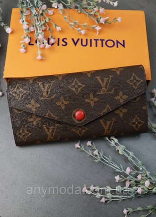 Популярна модель, Louis Vuitton, Луї Віттон у стильній фірмовій коробці.
Всереди. . фото 2