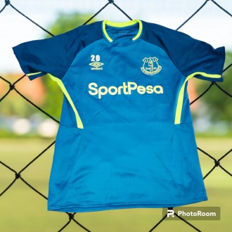 Футболка Umbro FC Everton, размер-М, длина-67см, под мышками-50см, в хорошем сос. . фото 2
