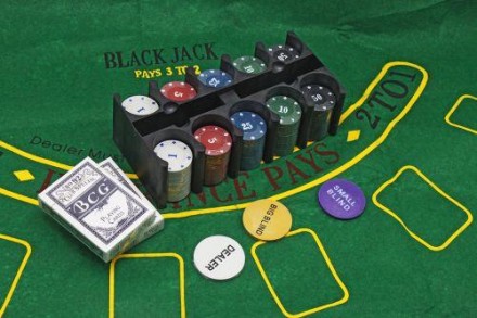 Набір для гри в покер включає: 2 колоди карт та набір ігрових фішок: 40 фішок но. . фото 3