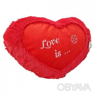Милая плюшевая игрушка-подушка в виде сердечка с надписью "Love is...". Очень мя. . фото 1