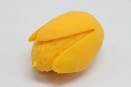 Оригінальна іграшка-антистрес у вигляді манго з розкритими шкірками. Банан напов. . фото 3