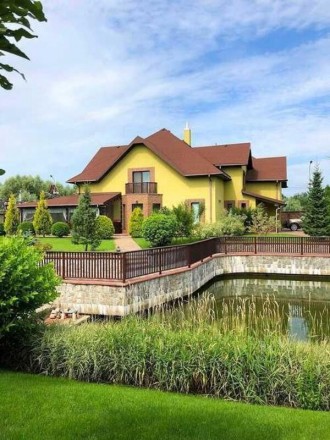 Козин. Дом с своим собственным озером, построен для себя, с ухоженным зеленым уч. . фото 2